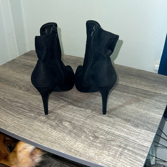 Rouge  Ready faux suede black booties, black size 9 zipper side 3 inch heel - Picture 5 of 8